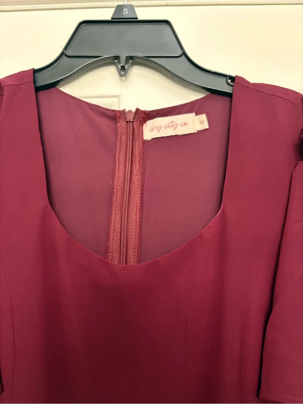 Ivy City Co Abbie Dress in Wine Chiffon size 0 NWT - Picture 4 of 5